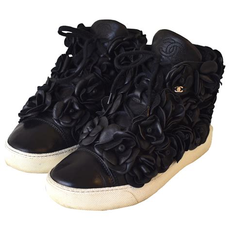 chanel flower low top sneaker